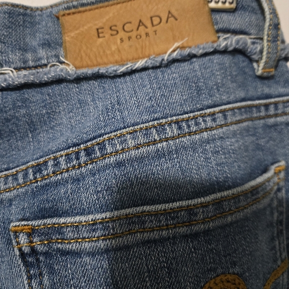 ESCADA SPORT Linda Slim Cropped Light Wash Jeans. Size 38 EURO/ 8 CAN - Picture 8 of 15